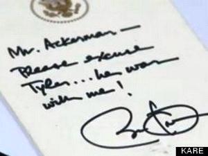 634745653327999334 Tổng thống Obama viết giấy xóa tội trốn học cho một học sinh