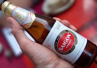 634856269182190000 Cười kiểu Mỹ :Khi người Mỹ uống bia Việt 