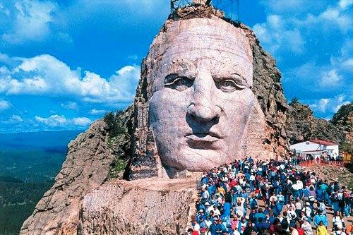 634881533100840000 Đài tưởng niệm The Crazy Horse Memorial 