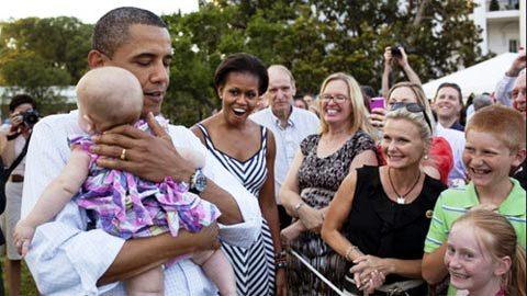 634899752818980000 [Video] Xem tổng thống Obama dỗ trẻ con
