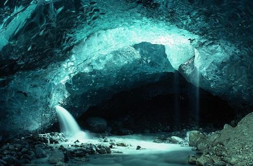 634903953212620000 Động băng huyền ảo dưới lòng sông ở Alaska