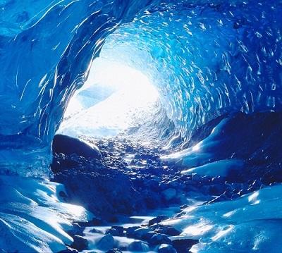 634903953247090000 Động băng huyền ảo dưới lòng sông ở Alaska