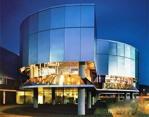 Corning Glass Center ở Corning Bảo tàng thủy tinh (Corning, New York) 634904534076990000 Corning Glass Center ở Corning Bảo tàng thủy tinh (Corning, New York)