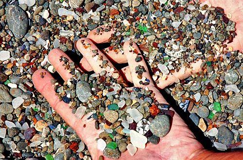 635014658499842390 Bãi biển pha lê (Glass Beach) tuyệt đẹp