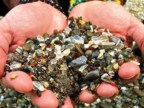 635014658531324750 Bãi biển pha lê (Glass Beach) tuyệt đẹp