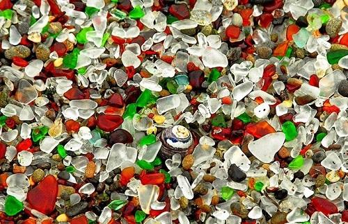 635014658581507085 Bãi biển pha lê (Glass Beach) tuyệt đẹp