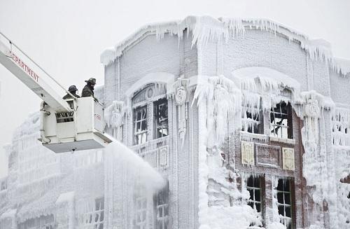 634951139157390000 HÌnh ảnh chữa cháy trong băng tuyết ở Chicago