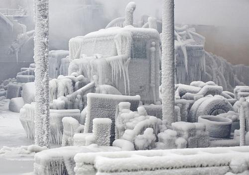 634951139168660000 HÌnh ảnh chữa cháy trong băng tuyết ở Chicago