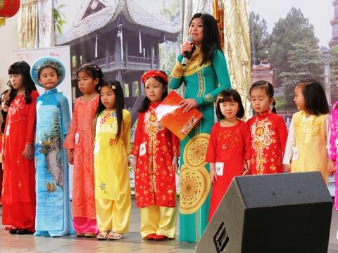  Người Việt ở Little Saigon tổ chức cuộc thi áo dài đón Tết 