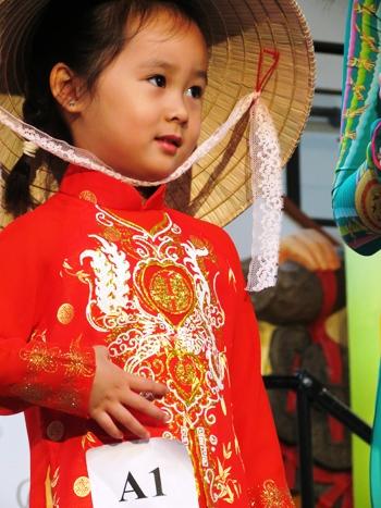  Người Việt ở Little Saigon tổ chức cuộc thi áo dài đón Tết 