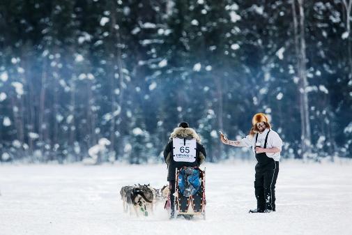 634994779061471460 Giải đua chó   Iditarod Trail Sled Dog Race 2013 tại Alaska.