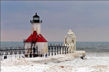 635059120457255725 Hải đăng Michigan ngày đông về