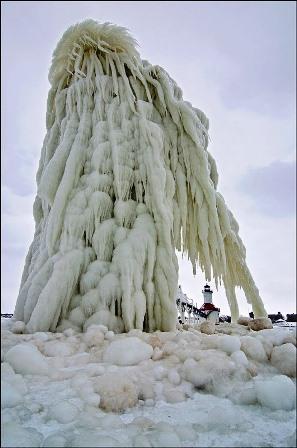 635059120657809295 Hải đăng Michigan ngày đông về