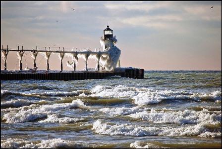 635059120693842145 Hải đăng Michigan ngày đông về