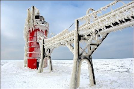 635059121062998205 Hải đăng Michigan ngày đông về