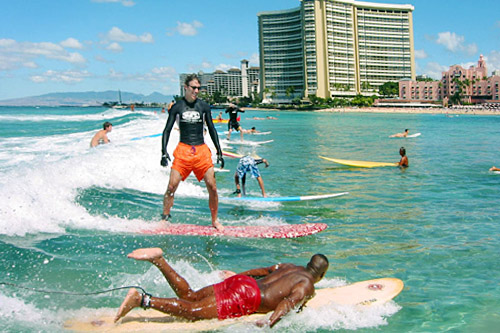 635380762597674000 Bãi biển Waikiki quyến rũ khách du lịch