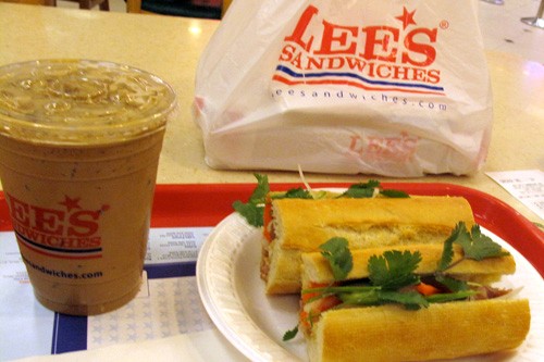 635387442808847080 Bánh mì Lees Sandwiche   Bánh mỳ Việt tung hoành đất Mỹ
