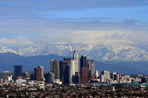 Los Angeles center with mountains at her back 1375757568 500x0 Tour du lịch trong 11 ngày 2 bờ Đông Tây