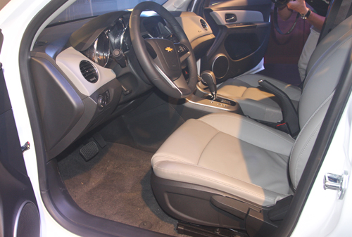 c10 Chevrolet Cruze có thêm chìa khóa thông minh, điều hòa tự động