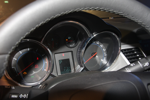 c12 Chevrolet Cruze có thêm chìa khóa thông minh, điều hòa tự động