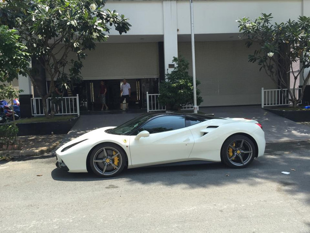20160719143155 cuong do la 1 Garage của Cường Đô la xuất hiện siêu ngựa Ferrari 488 GTB màu trắng