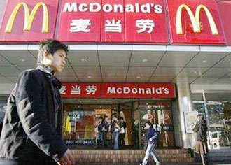 mcdonald 1367001513 500x0 Hãng thức ăn nhanh McDonalds Trung Quốc gặp họa vì để chuột cắn khách