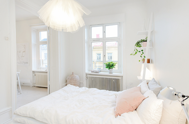 Bí quyết bài trí căn hộ 42m2 quyến rũ và tinh khôi trong sắc trắng can ho mau trang 11 165525477 Bí quyết bài trí căn hộ 42m2 quyến rũ và tinh khôi trong sắc trắng