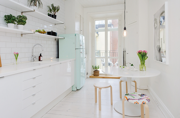 Bí quyết bài trí căn hộ 42m2 quyến rũ và tinh khôi trong sắc trắng can ho mau trang 7 165525197 Bí quyết bài trí căn hộ 42m2 quyến rũ và tinh khôi trong sắc trắng