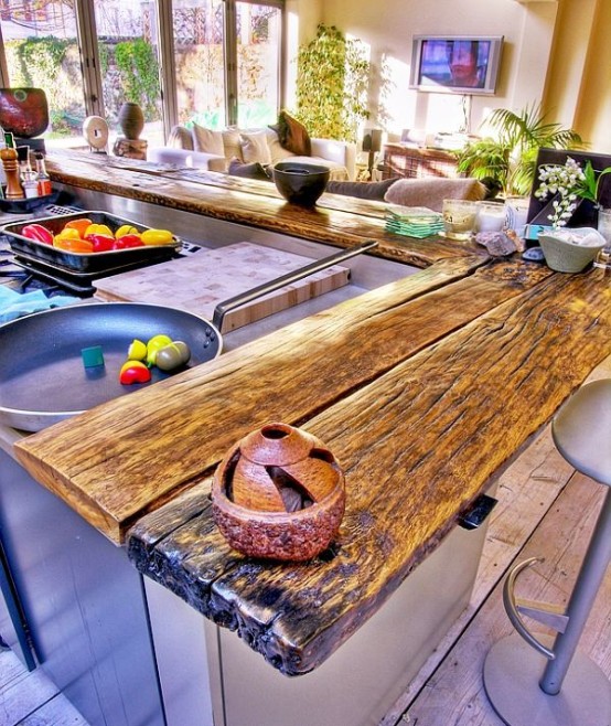cozy wooden kitchen countertops 2 554x658 Không gian phòng bếp đẹp với nội thất bằng gỗ độc đáo